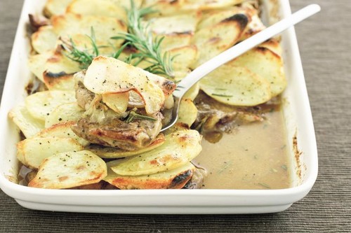 Baked lamb with crispy potatoes