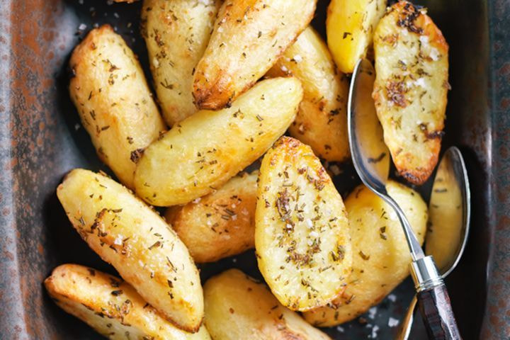 Garlic roast potatoes