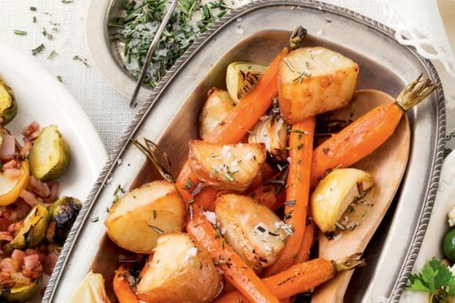 Crunchy potato and baby carrots with rosemary salt