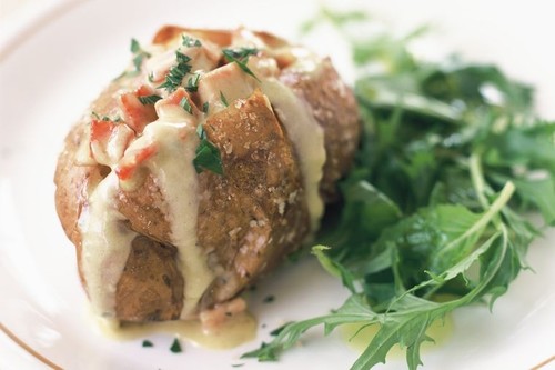 Baked potatoes with bacon and blue cheese
