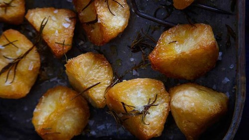 Best ever rosemary roast potatoes