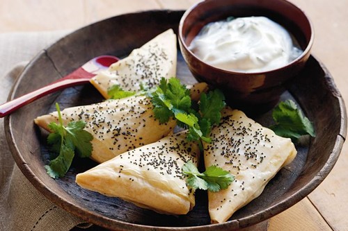 Potato, pumpkin and pea samosas