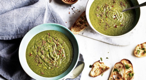 Aromatic potato pea mint soup with garlic toasts