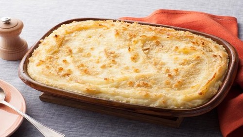 Baked Mashed Potato with Parmesan Cheese and Breadcrumbs