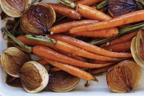 Balsamic roasted carrots and baby onions