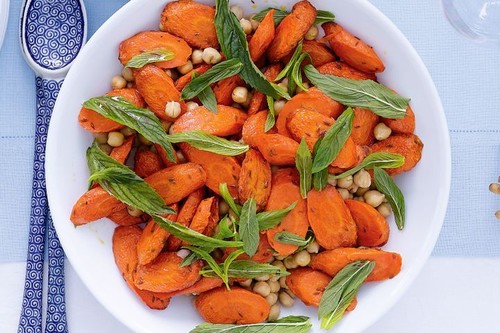 Roast carrot, chickpea & mint salad