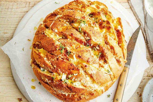 Three cheese and caramelised onion pull-apart