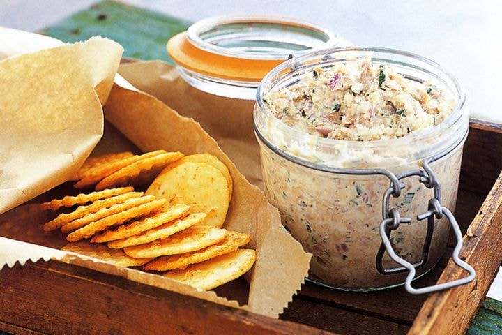 Creamy tuna and onion dip