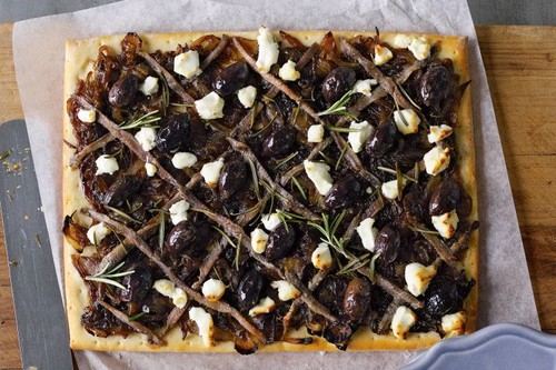 Caramelised onion pizza with rosemary and goats cheese