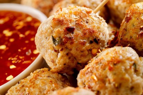 Spicy chicken bites with carrot and snow pea salad